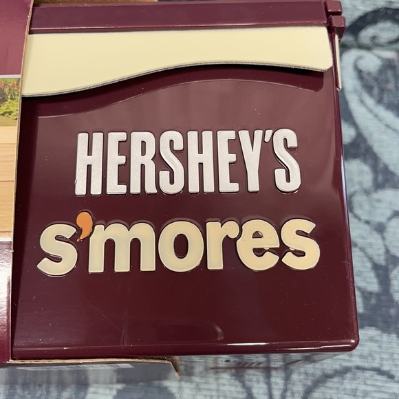 HERSHEY’S S’mores Chocolate Carrying Camping Caddy - Picture 8 of 11